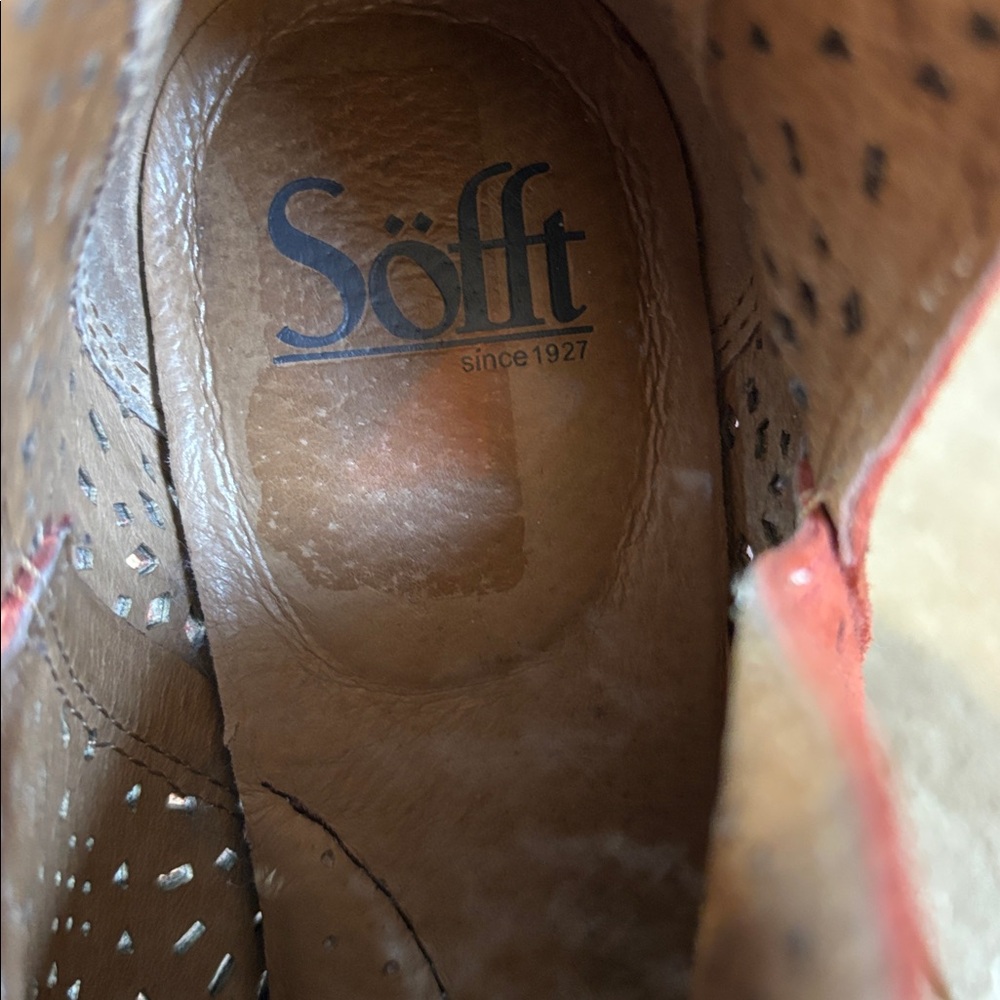 Sofft sz 7.5 burnt orange suede booties with cut out details - Picture 8 of 11